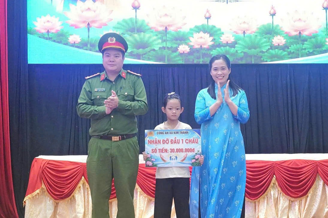Công an xã Kim Thành hưởng ứng Tháng hành động vì trẻ em, chung tay chăm lo trẻ em có hoàn cảnh khó khăn